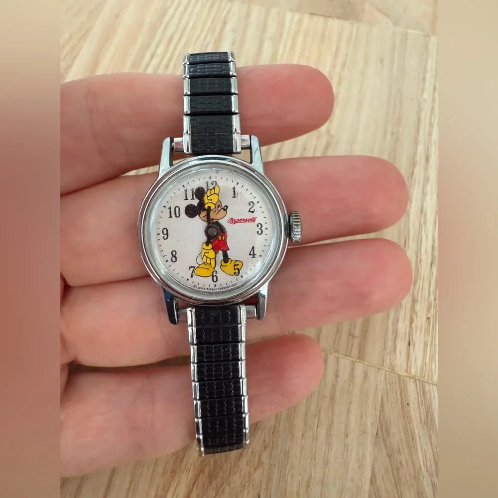 Vintage Ingersoll Disney ladies Mickey Mouse winding mechanical watch